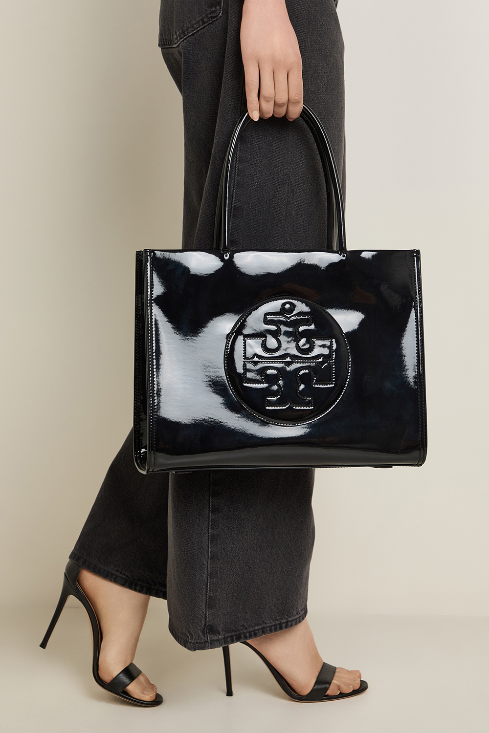 תמונת כל הלוק של תיק טוט אלה סמול TORY BURCH